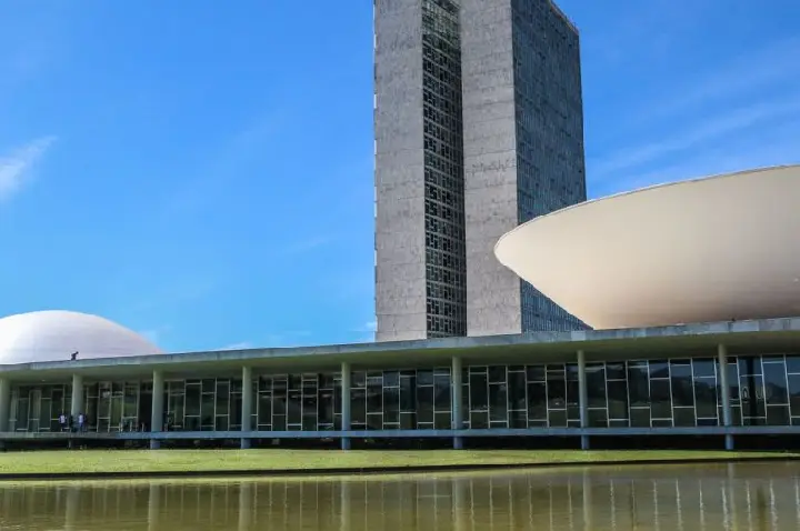 Congresso reúne-se hoje para promulgar a PEC do corte de gastos do governo