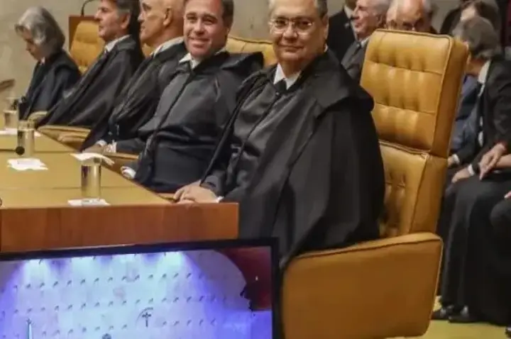 Dino fez ataque certeiro ao Congresso, avaliam líderes