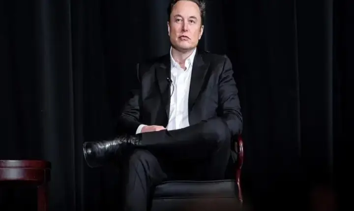 Elon Musk desafia censura do governo britânico e se recusa a entregar dados de usuários do X após protestos de Southport