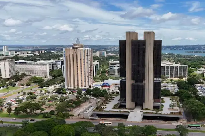 Fundador da XP diz que Brasil vive um cenário pior do que quando Dilma sofreu impeachment