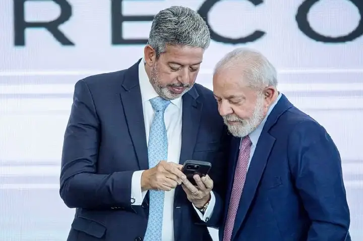 Lira e Lula se reúnem no Alvorada em meio a bloqueio de emendas