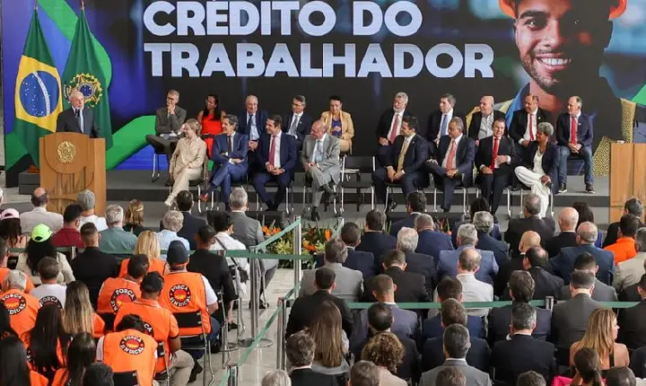 Lula autoriza uso do eSocial para ofertar consignado a empregados CLT