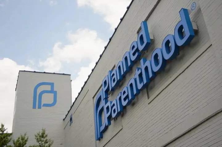 Planned Parenthood violou a lei tributária ao fornecer espaço de trabalho para a campanha de Harris: reclamação do IRS