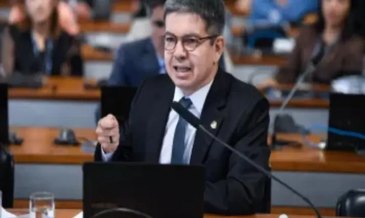 Randolfe critica sistema de votação ao Senado e pleiteia mudança