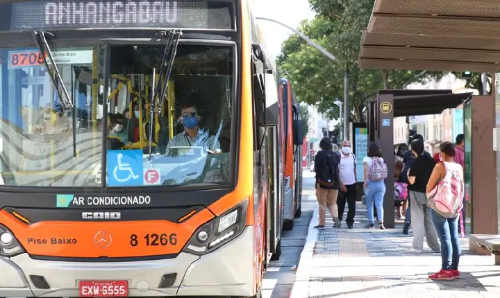  Setor de serviços recua 0,9% em novembro, influenciado por transporte