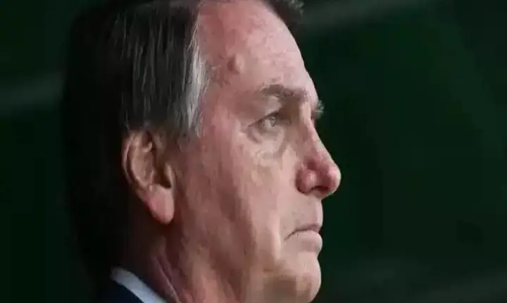 Trump continuará abraçando meu filho, diz Bolsonaro emocionado