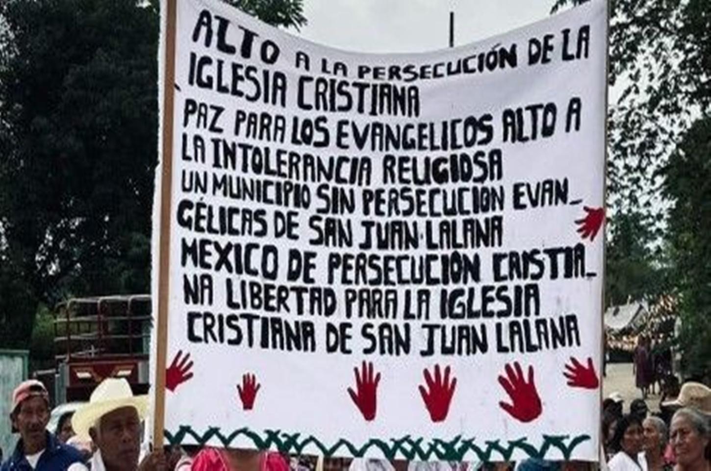 Manifestações em massa após incêndio de igreja protestante e violência no estado de Oaxaca