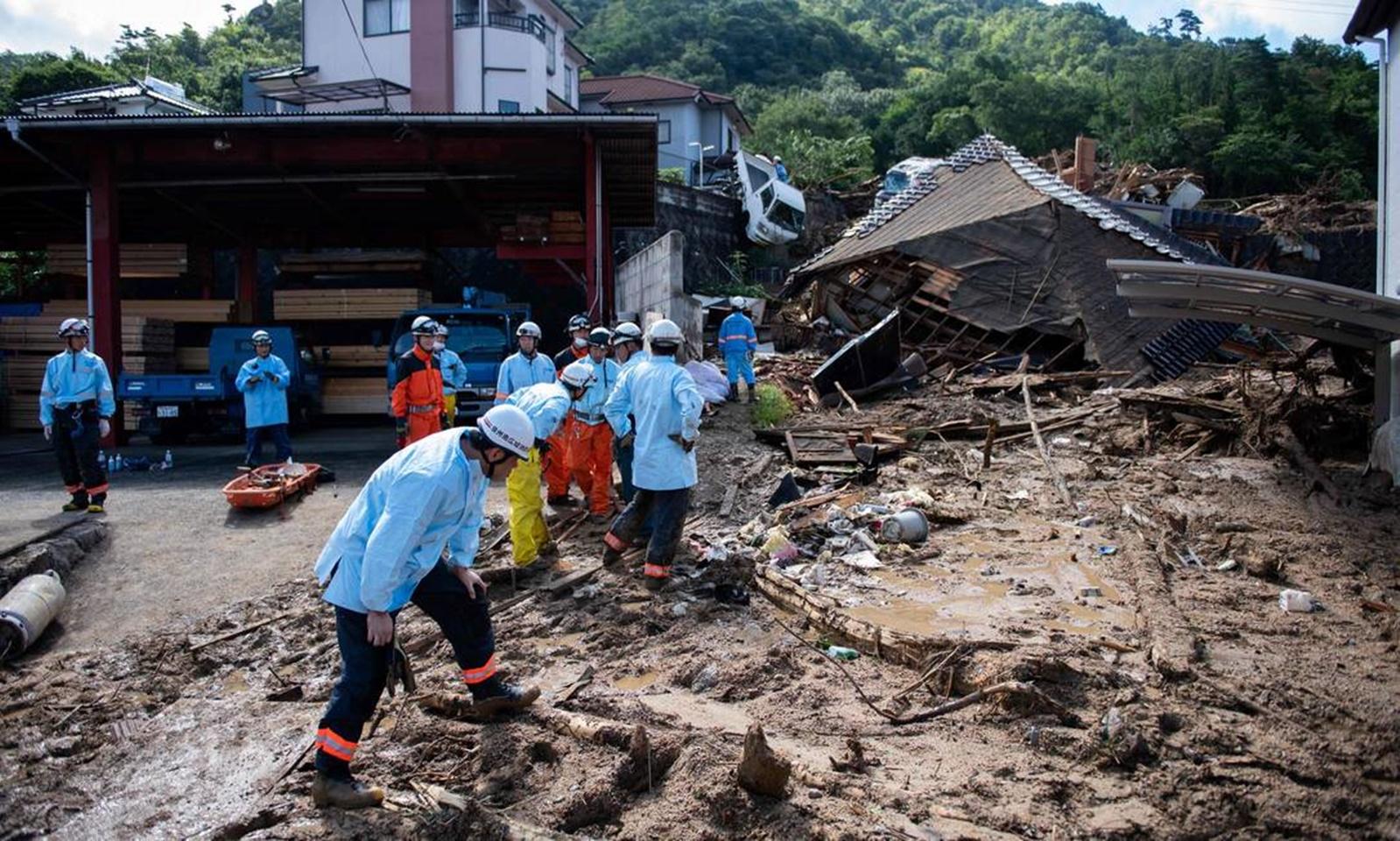 Desabrigados em enchentes no Japão choram e falam de 'cenas de filme'