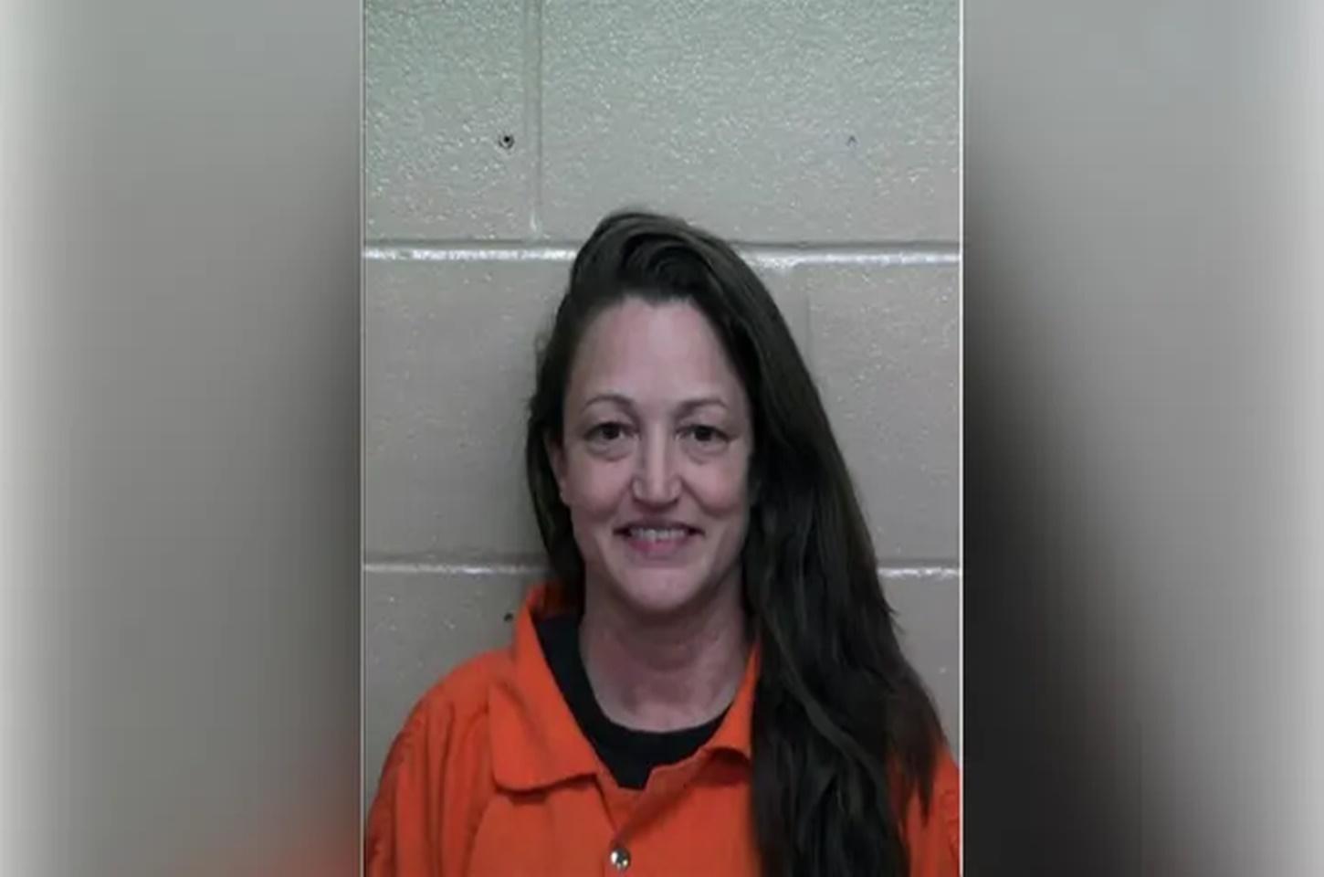 Mãe de suspeito de tiroteio na Apalachee High School é acusada de abuso de idosos e amarrou a mãe a uma cadeira: relatório