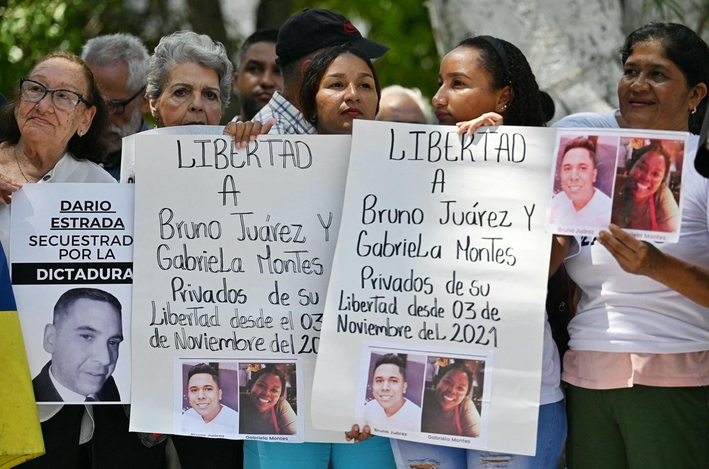 Manifestantes denunciam condições de detenção de presos políticos na Venezuela e pedem intervenção de Lula