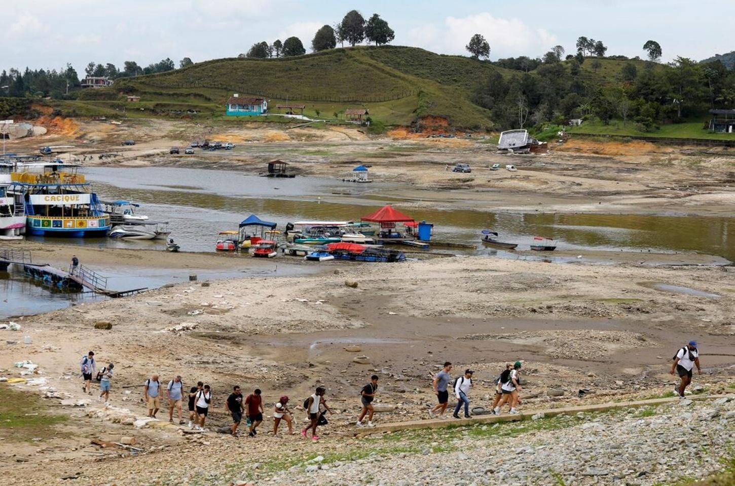 Seca leva Equador a impor cortes de energia em todo o país e home office no setor público