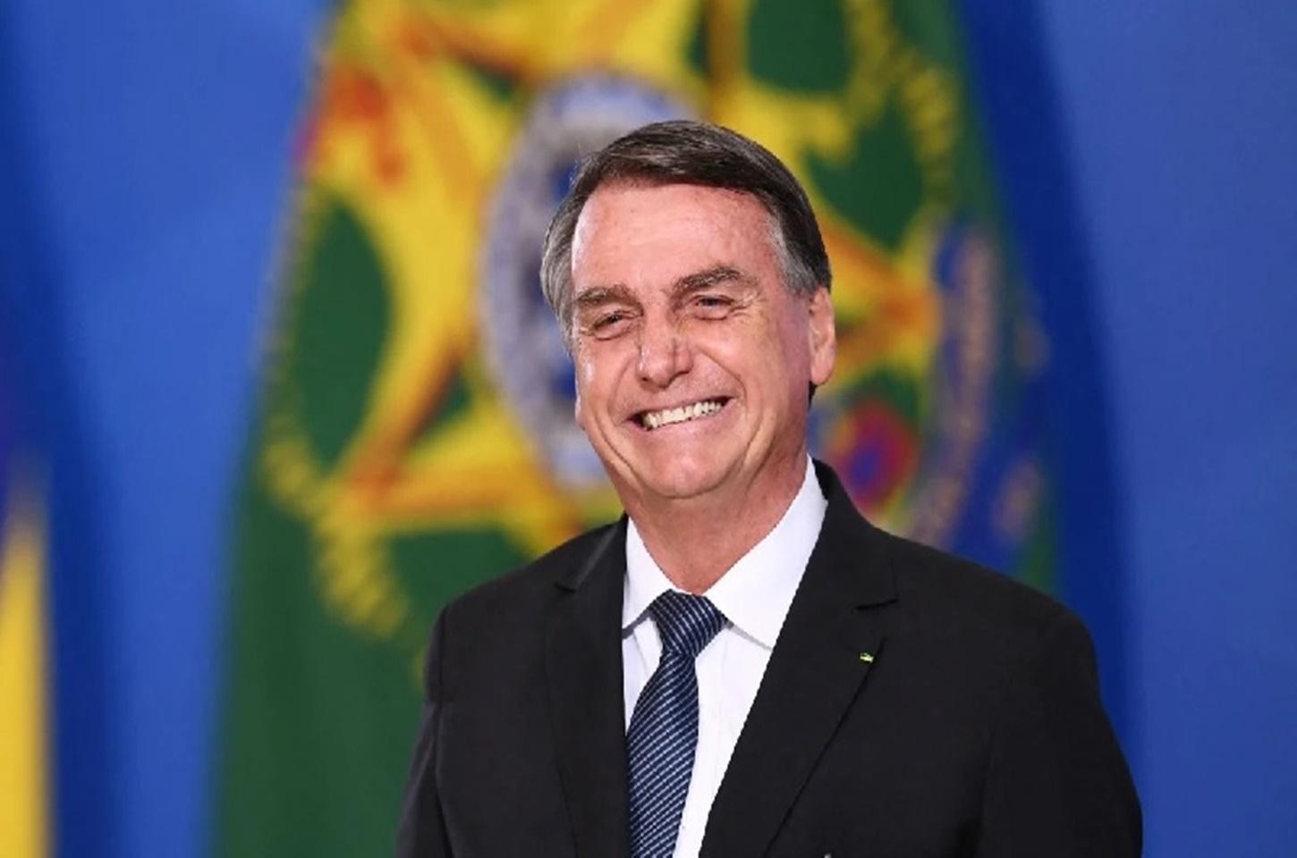 Bolsonaro comenta vídeo de brasileira que cumprimentou Trump em lanchonete