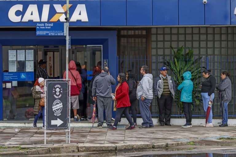 Comissão debate o impacto do fechamento de agências da Caixa Econômica Federal