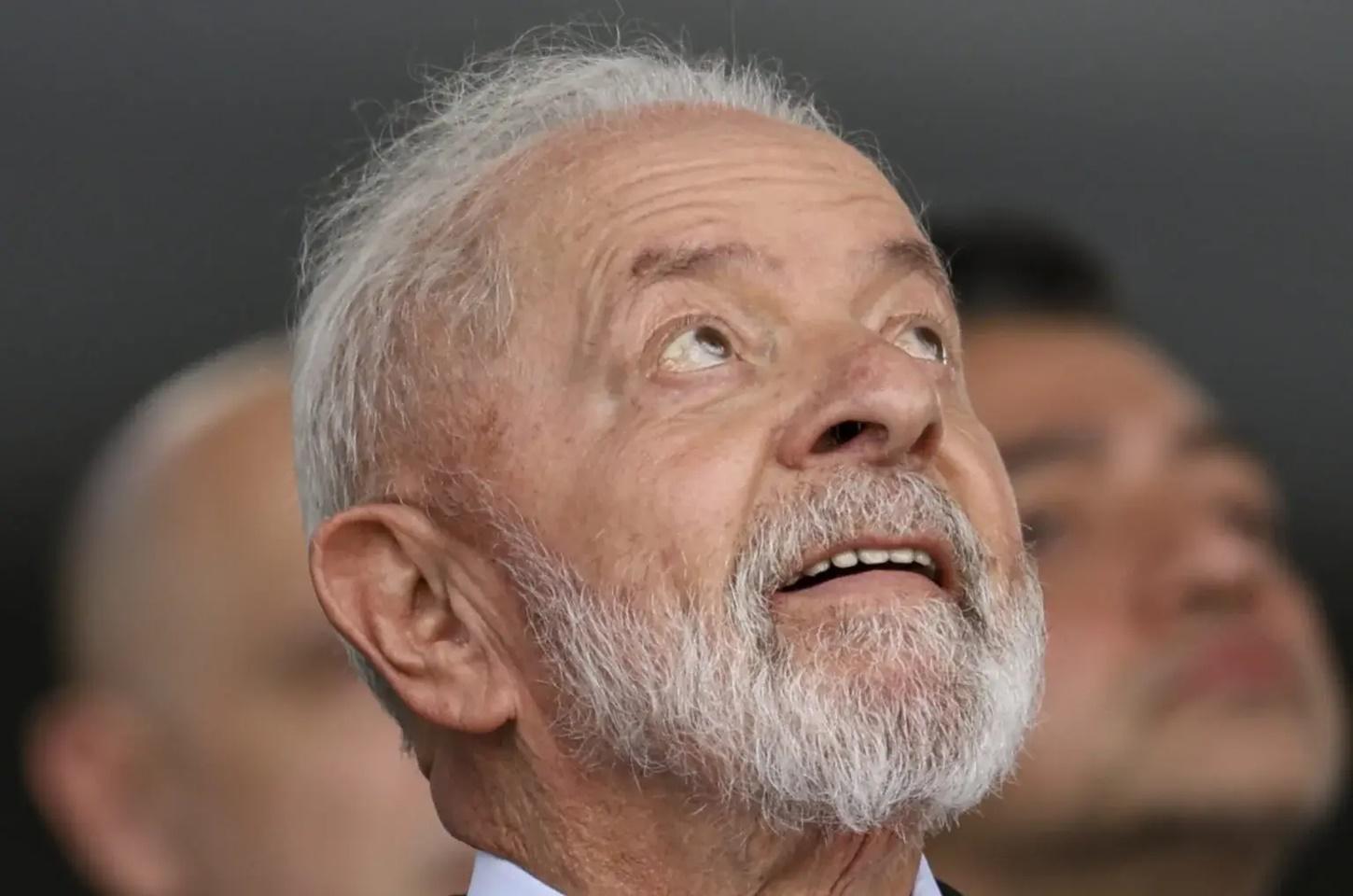 Lula teve traumatismo craniano, mas está bem, diz médico