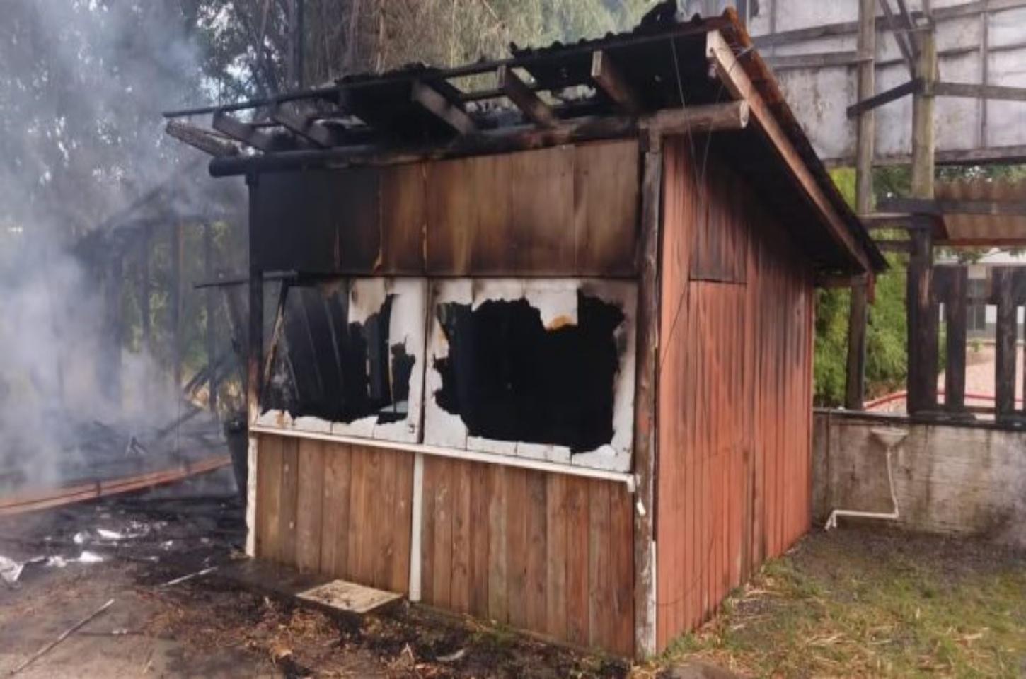 Imóvel do suicida de Brasília pega fogo em Santa Catarina