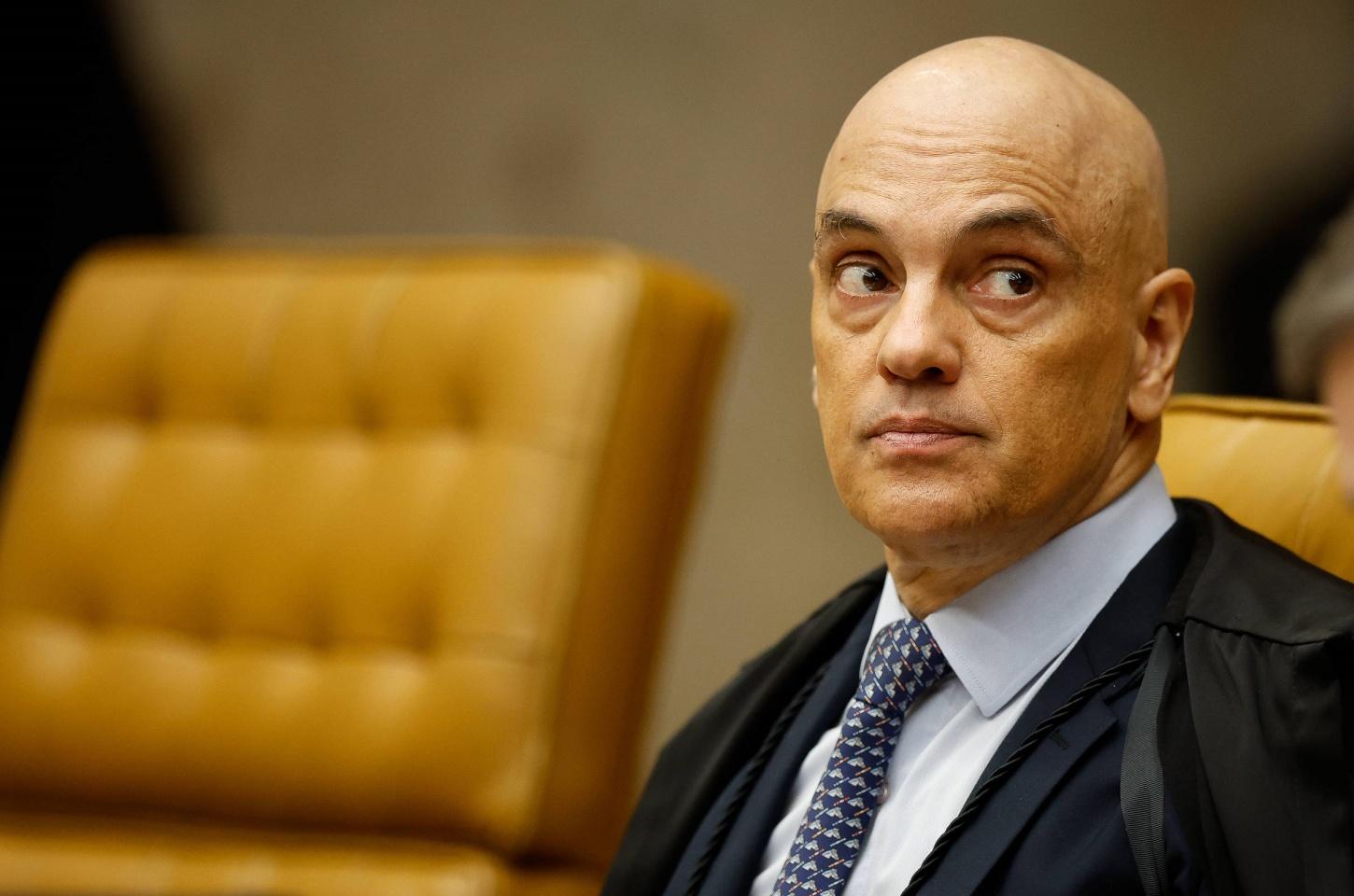 Potencial vítima e juiz ao mesmo tempo, Moraes cita seu nome 44 vezes em decisão