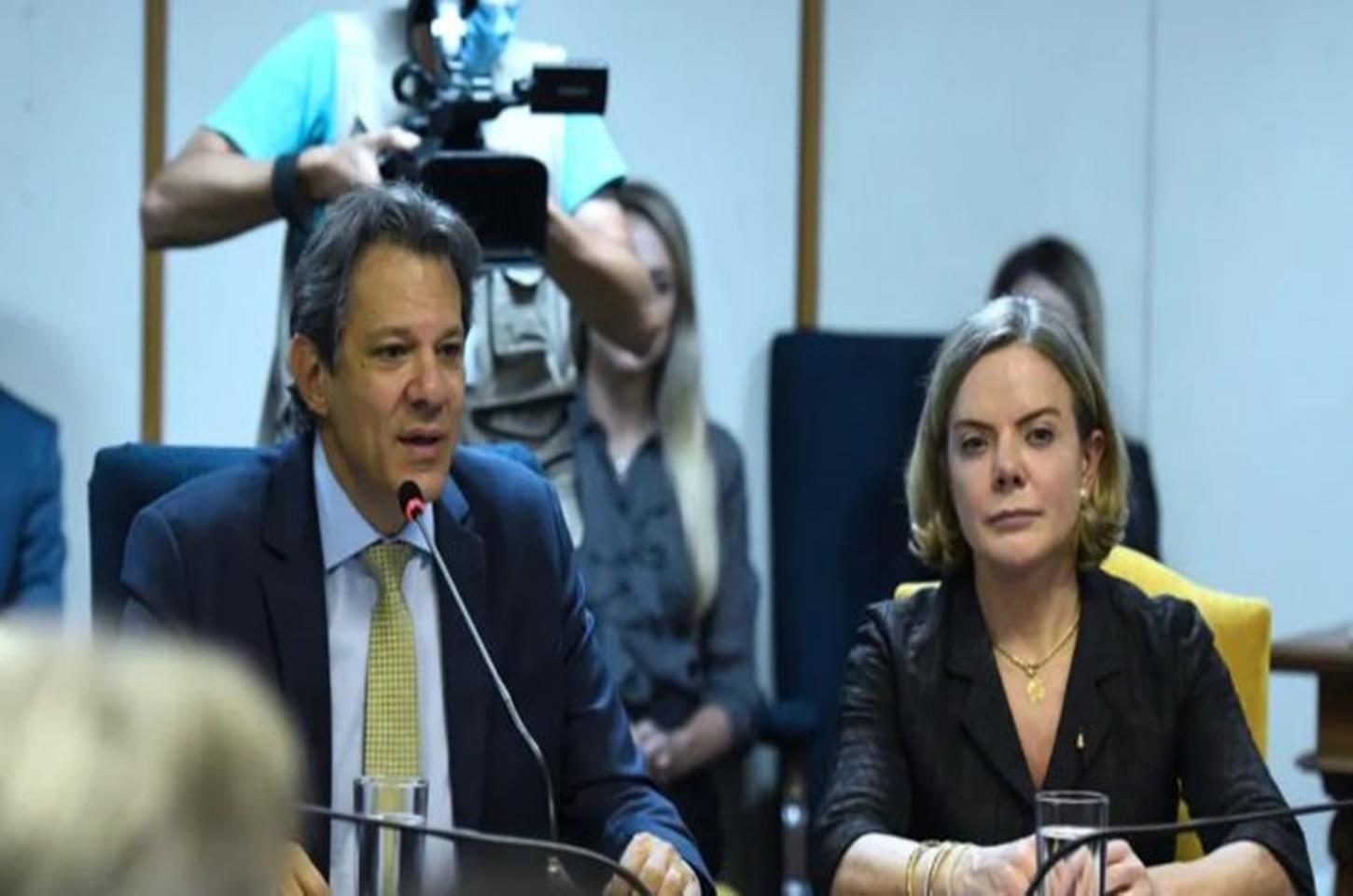 Vitória de Trump causa embate entre Haddad e Gleisi Hoffmann