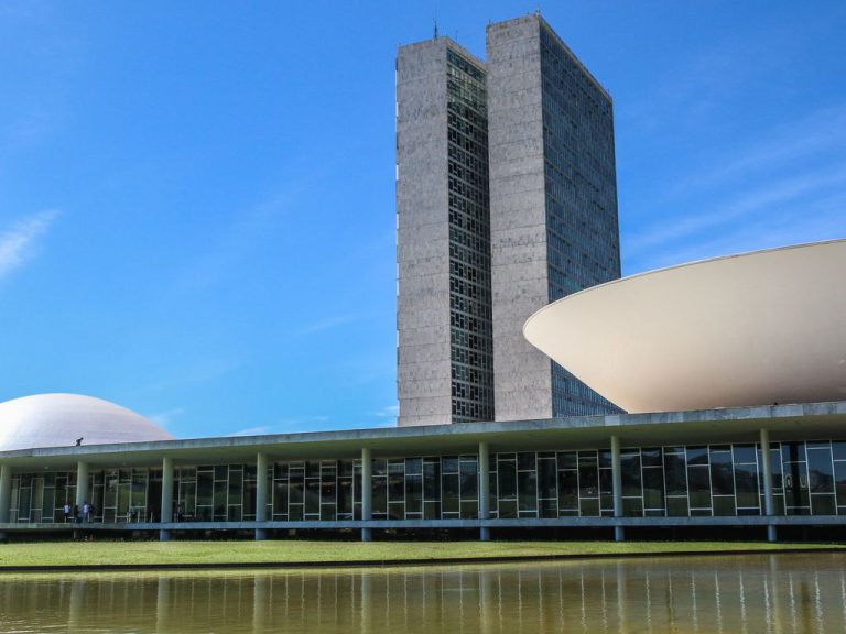 Congresso reúne-se hoje para promulgar a PEC do corte de gastos do governo