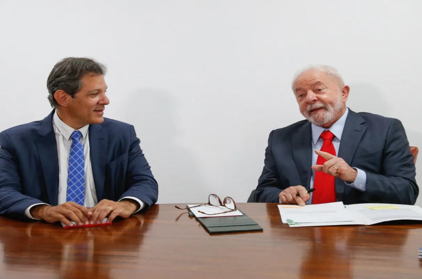 Dólar fora de controle: Lula perpetra um golpe econômico contra o país