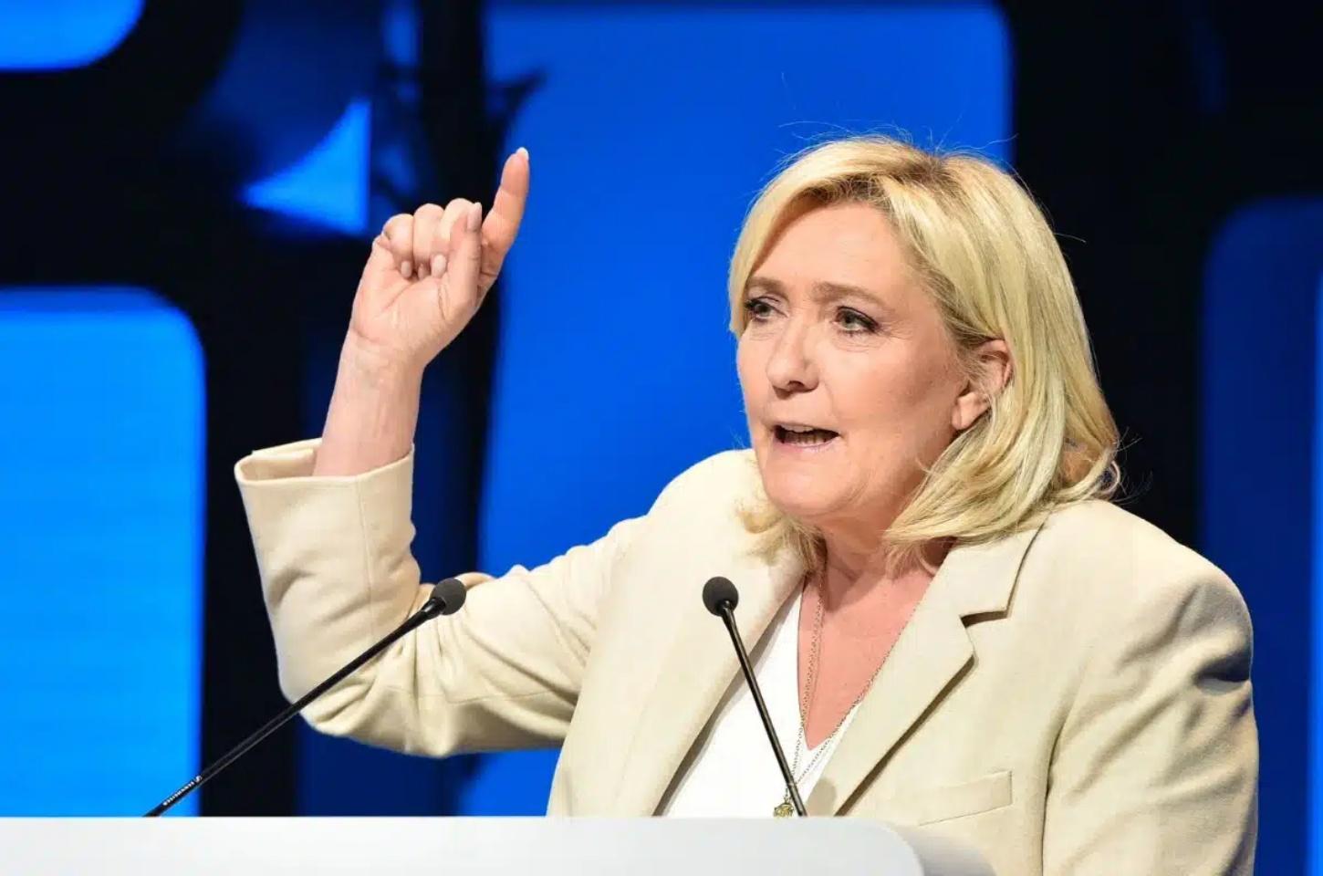 Le Pen diz que “prolongar o macronismo levará França ao fracasso”