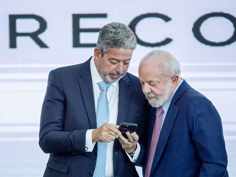 Lira e Lula se reúnem no Alvorada em meio a bloqueio de emendas