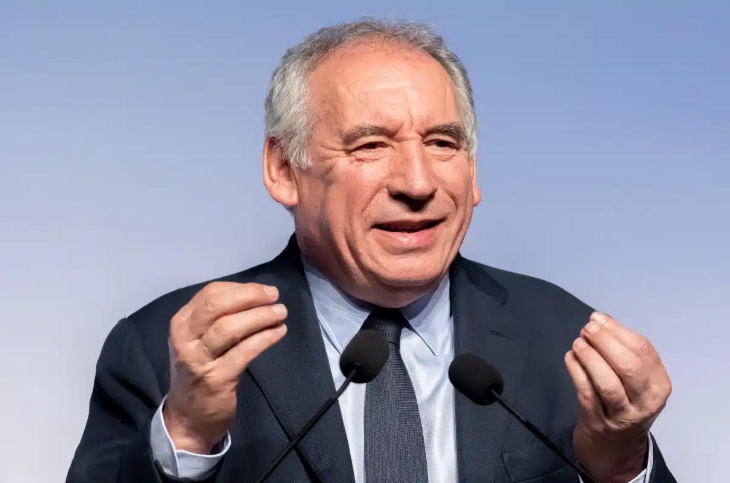 Macron nomeia François Bayrou como novo primeiro-ministro para tentar aprovar orçamentos