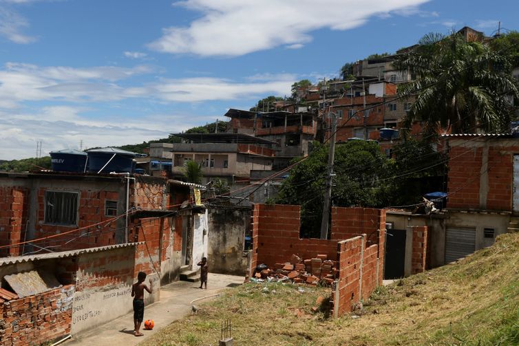 Senado aprova recursos para regularizar favelas e áreas de invasão