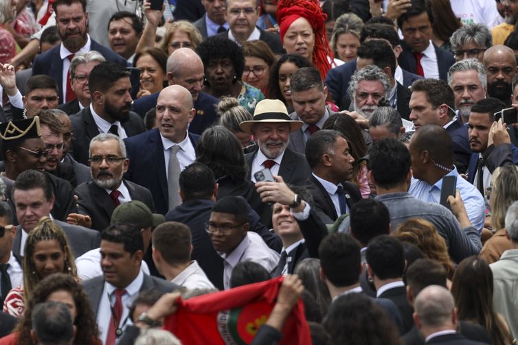 Autoridades pedem responsabilização por tentativa de golpe