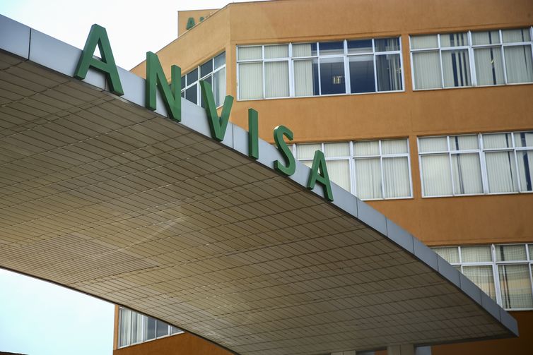 CFM pede à Anvisa banimento do uso de PMMA para preenchimento estético