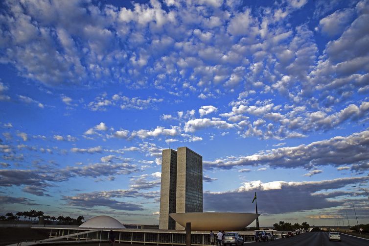 Deputados e senadores elegem presidentes e mesas diretoras no sábado