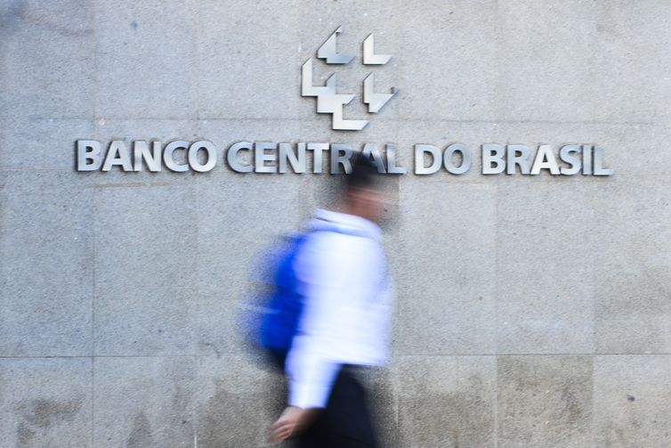 Mercado financeiro projeta inflação de 5% em 2025