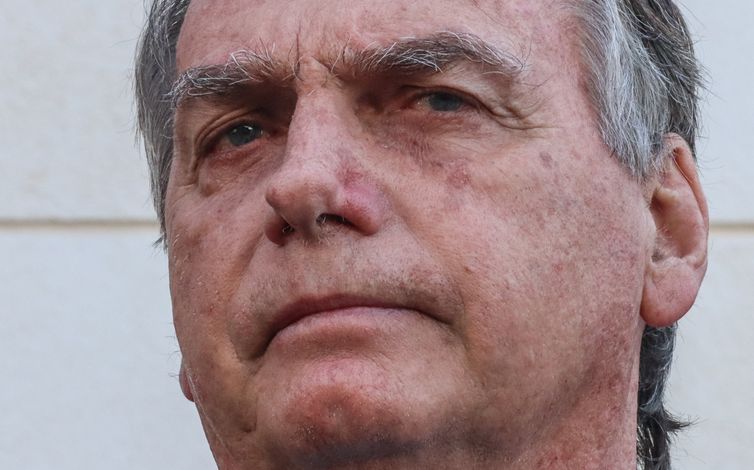 Advogado de Bolsonaro diz que vai pedir anulação da delação de Cid