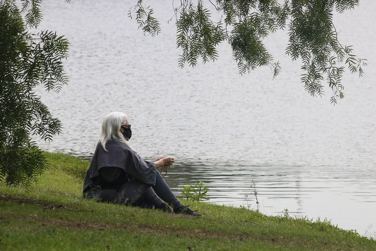 Covid: 5 anos após 1ª morte no país, documentos expõem negacionismo