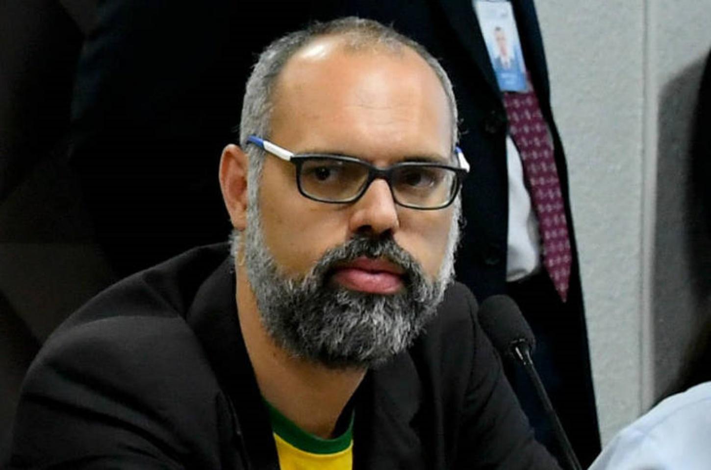 PF solicita que STF determine que Meta e X informem dados de Allan dos Santos